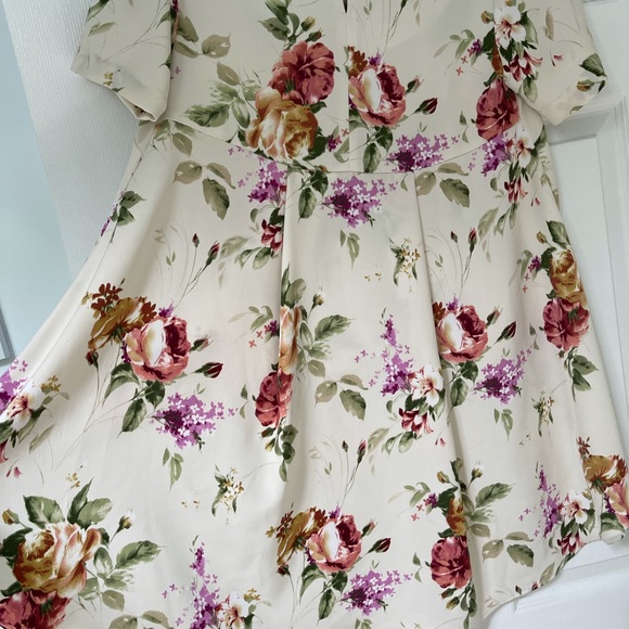 Gorgeous floral high-low blouse size small - Picture 5 of 6